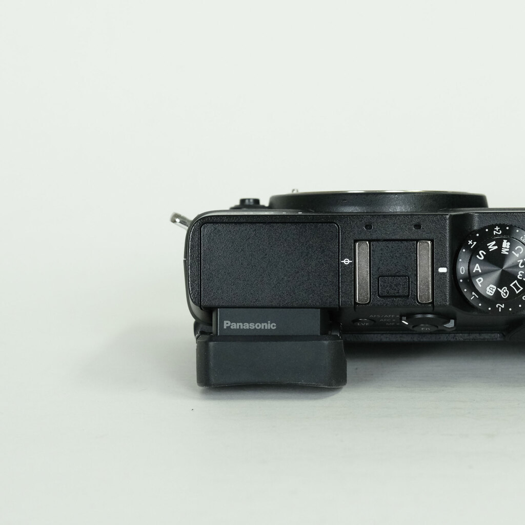 Panasonic LUMIX DMC-GX8 ボディ ブラック