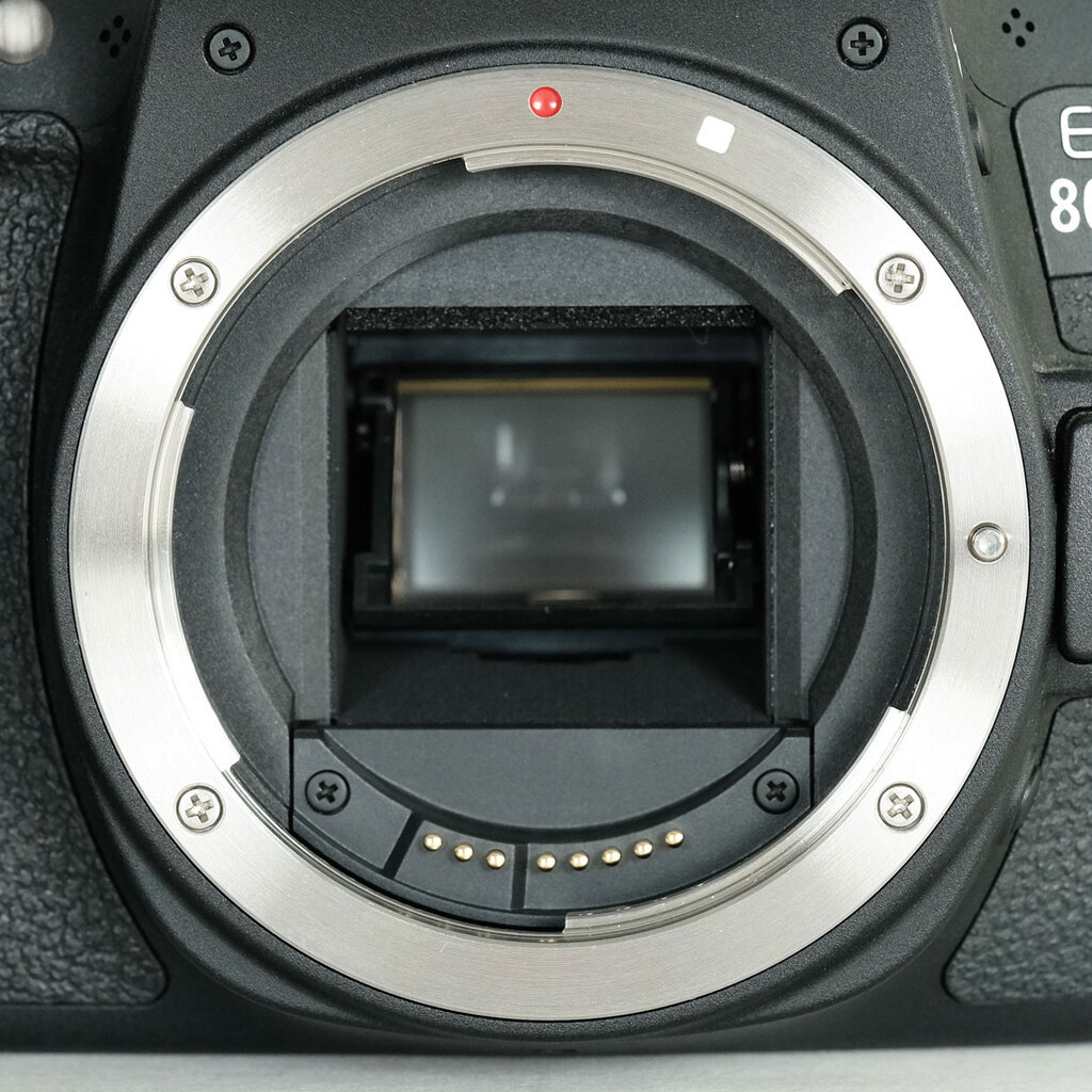 Canon EOS 8000D Canon EOS 8000D