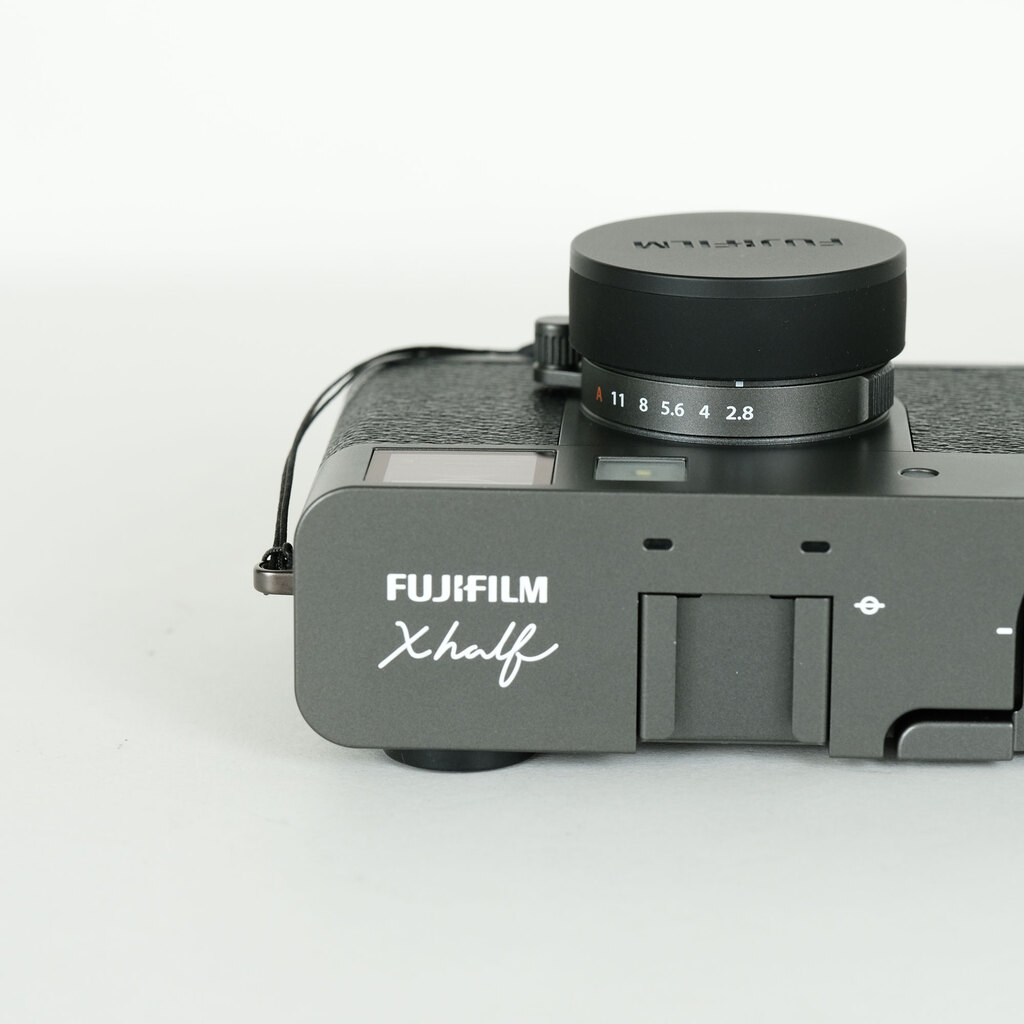 FUJIFILM X half X-HF1