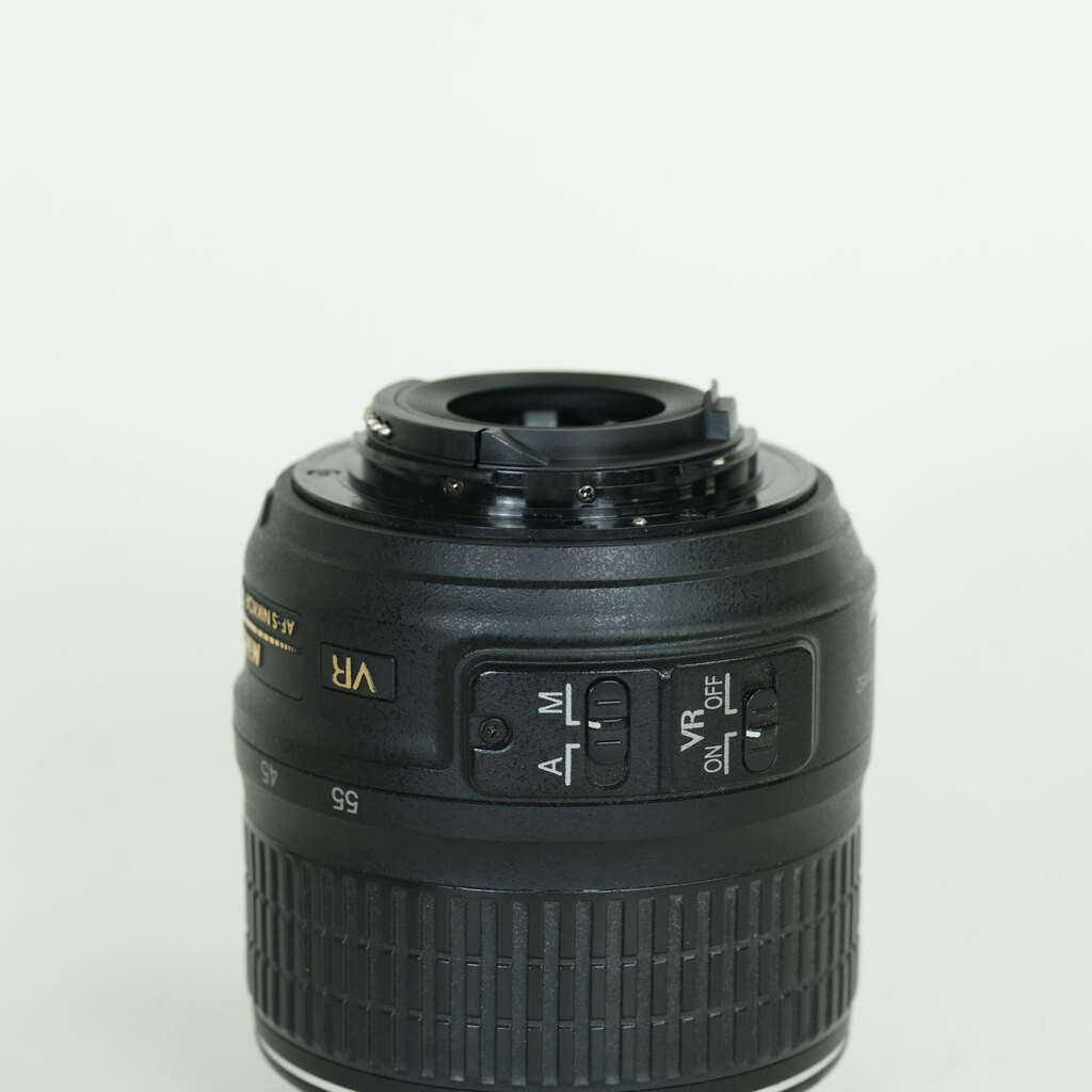 Nikon AF-S DX NIKKOR 18-55mm F3.5-5.6 G VR Nikon AF-S DX NIKKOR 18-55mm F3.5-5.6 G VR