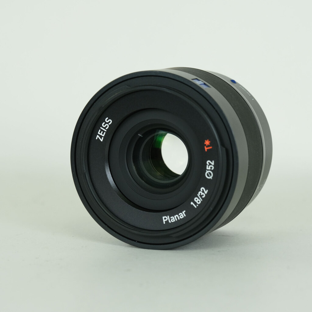 Carl Zeiss Touit 32mm F1.8(ソニーE用) Carl Zeiss Touit 32mm F1.8(ソニーE用)