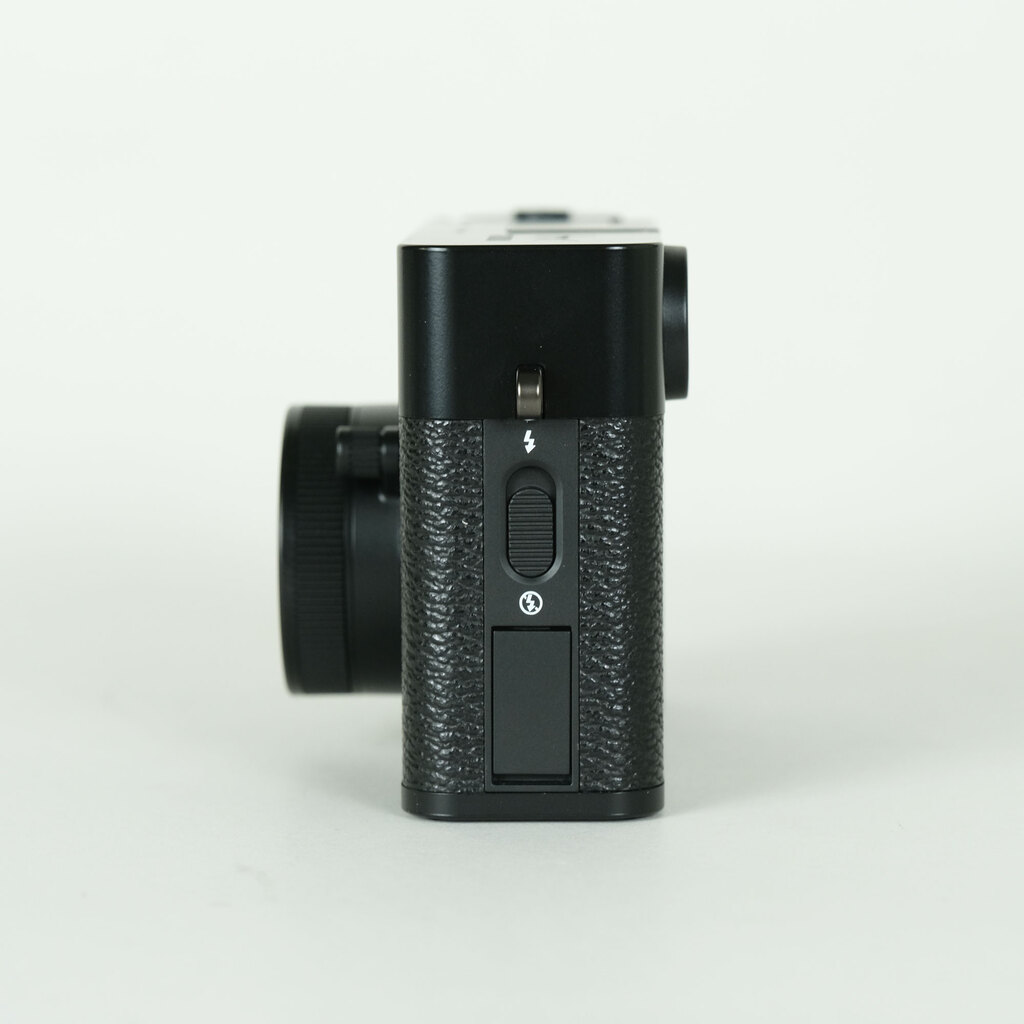 FUJIFILM X half X-HF1