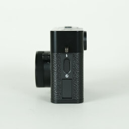 FUJIFILM X half X-HF1