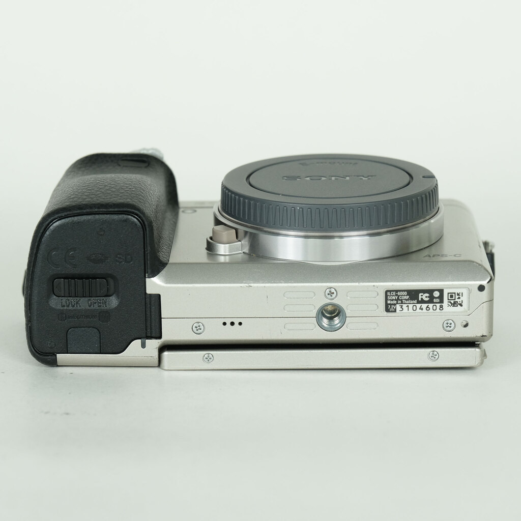 SONY α6000（ILCE-6000）の出品 | ONE SCENE（ワンシーン）