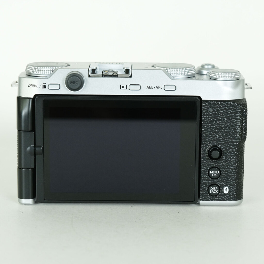 FUJIFILM X-M5