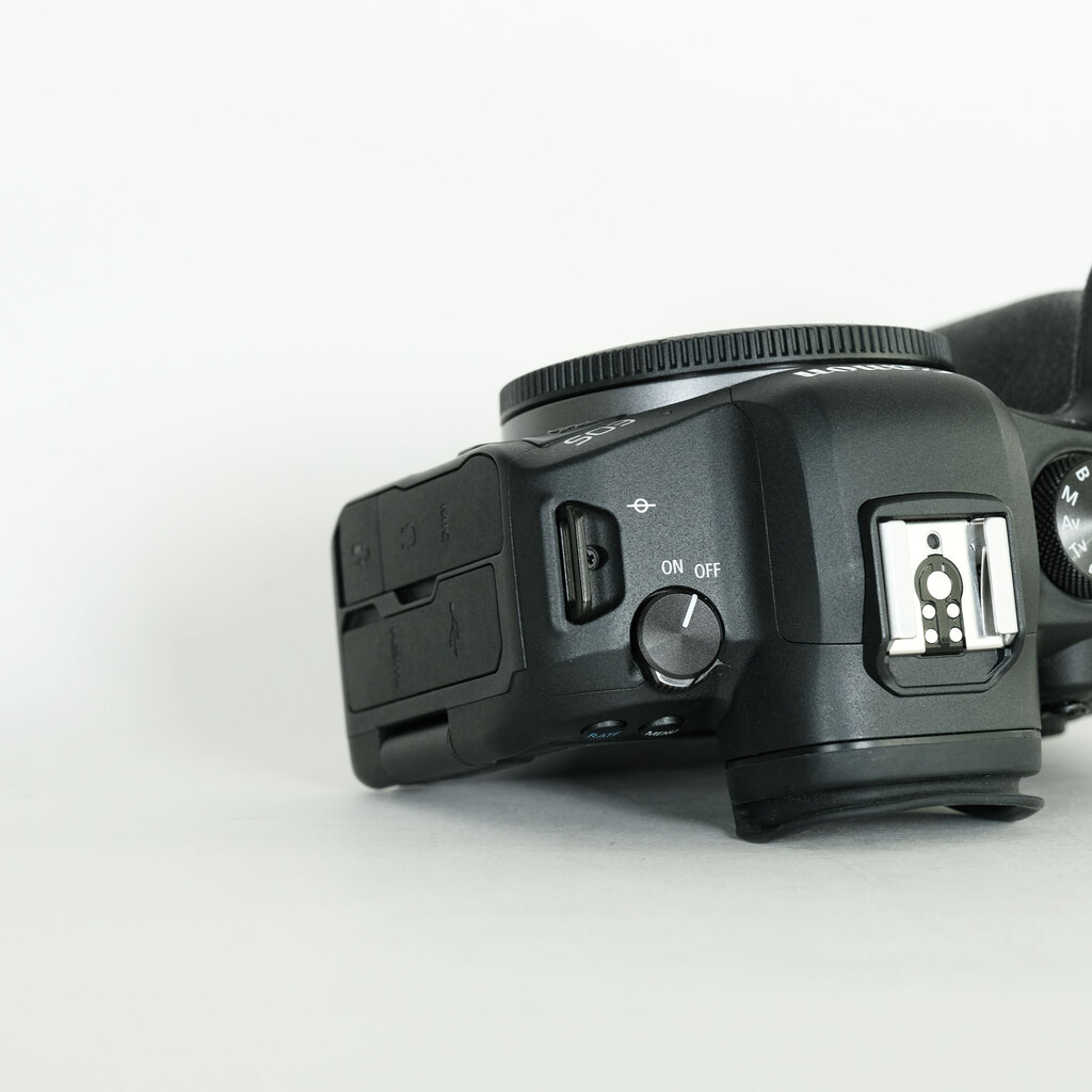 Canon EOS R6 Canon EOS R6