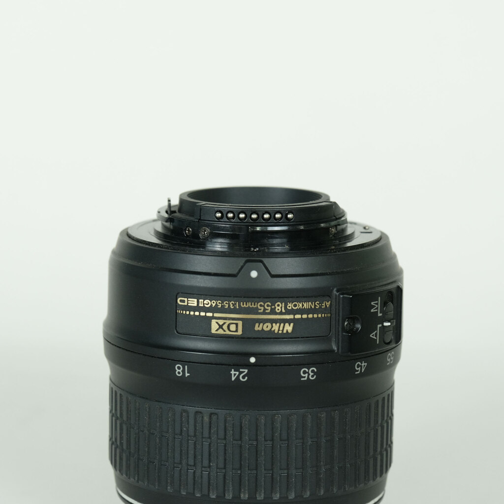Nikon AF-S DX Zoom-Nikkor 18-55mm F3.5-5.6G ED II ブラックの出品
