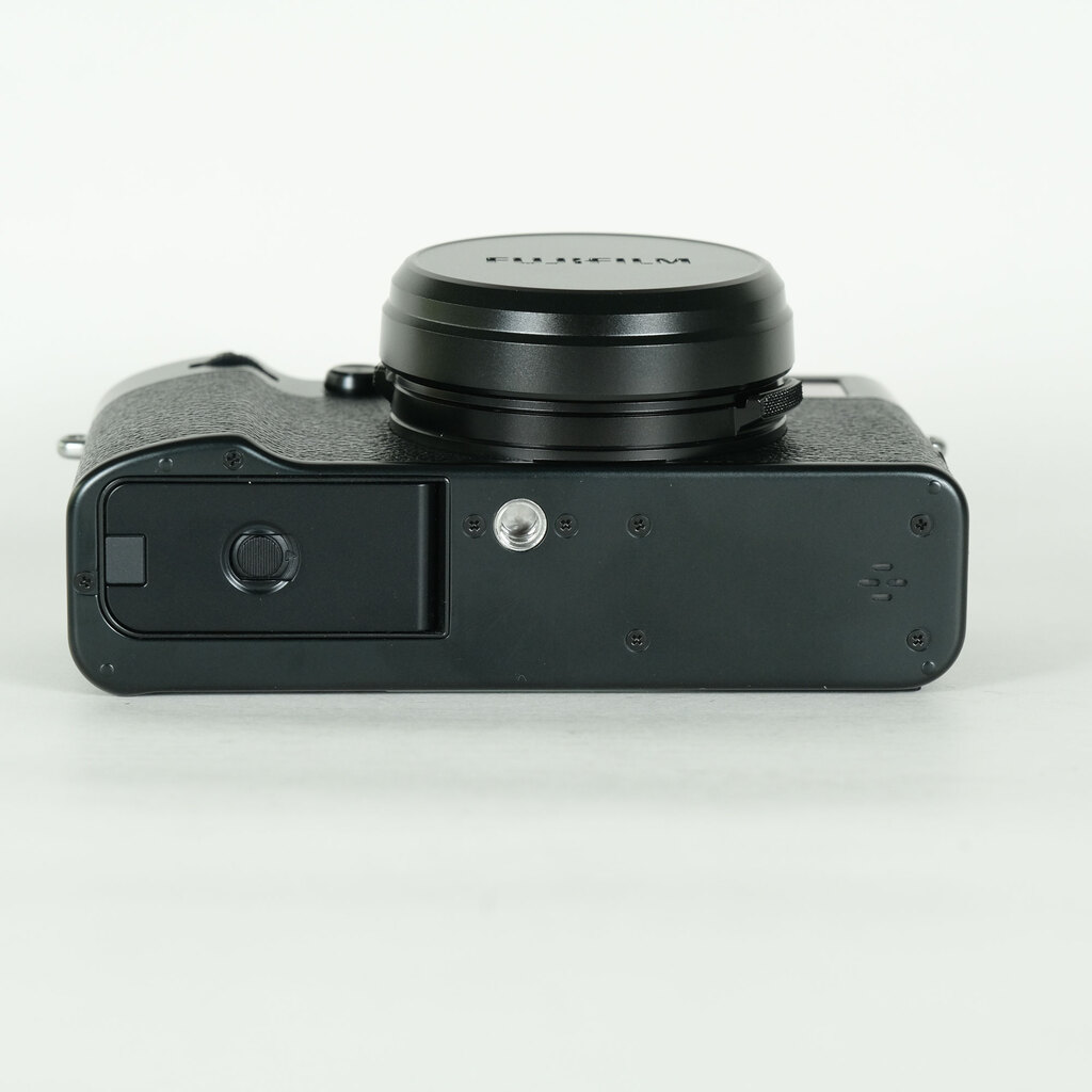 FUJIFILM X100VIの出品 | ONE SCENE（ワンシーン）