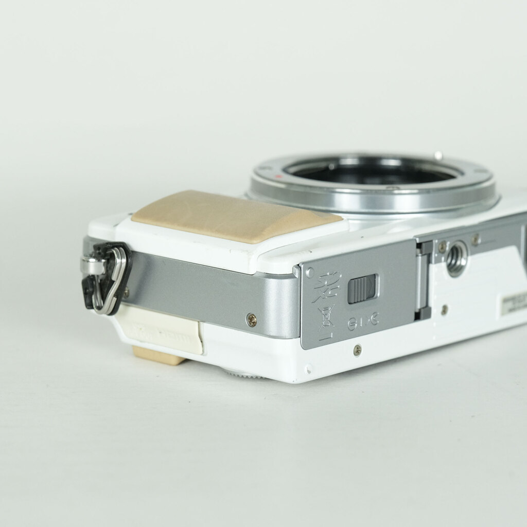 OLYMPUS PEN mini E-PM2 ボディ ホワイトの出品 | ONE SCENE（ワンシーン）
