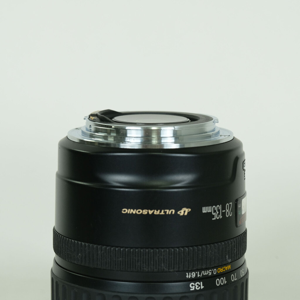 Canon EF28-135mm F3.5-5.6 IS USM
