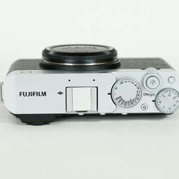 FUJIFILM X-E4
