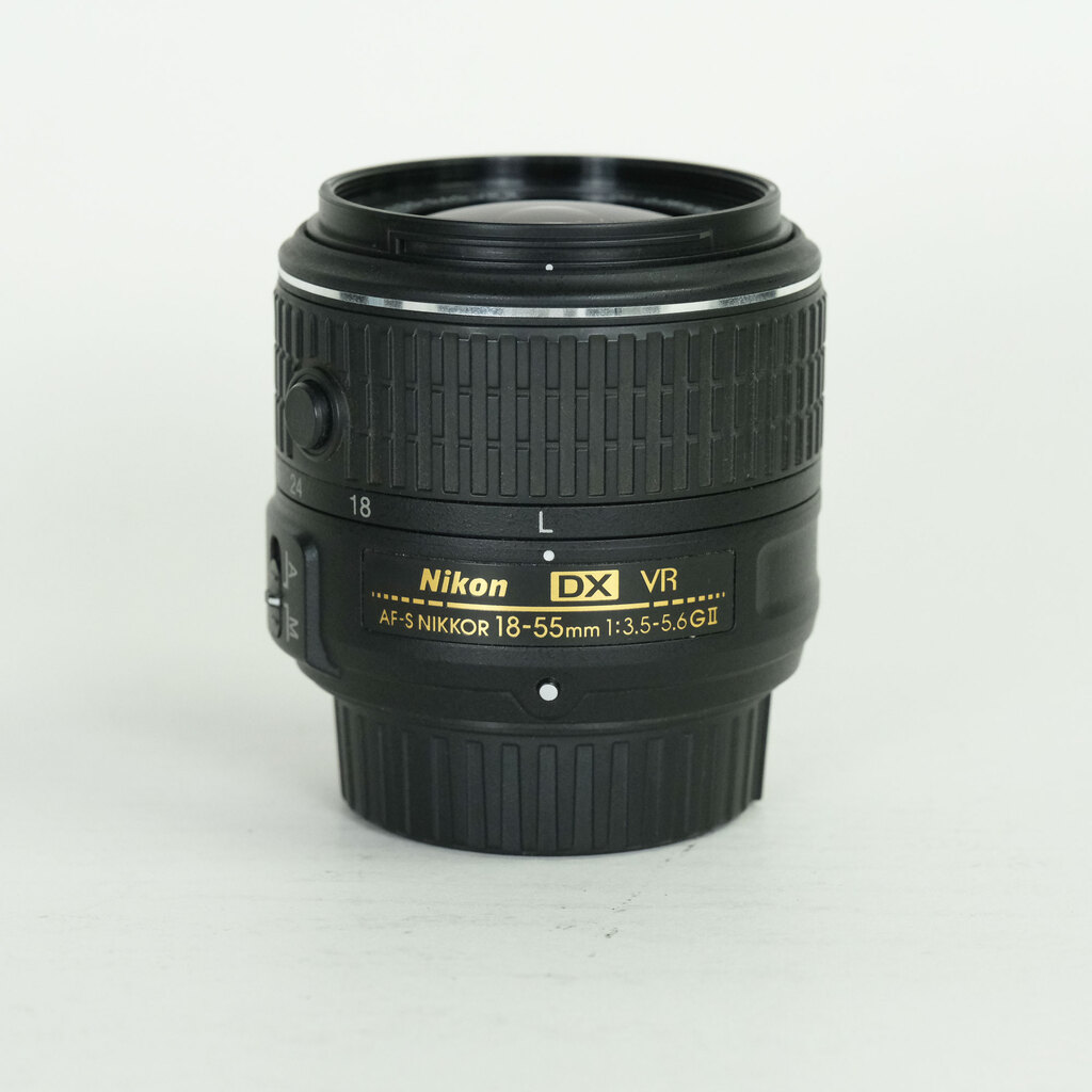 Nikon AF-S DX NIKKOR 18-55mm f3.5-5.6G VR II Nikon AF-S DX NIKKOR 18-55mm f3.5-5.6G VR II