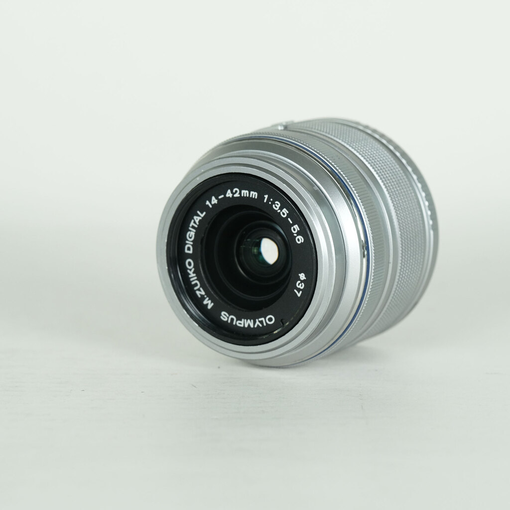 OLYMPUS M.ZUIKO DIGITAL 14-42mm F3.5-5.6IIR シルバーの出品 | ONE