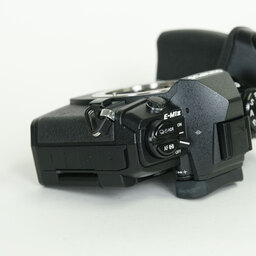 OLYMPUS OM-D E-M1 Mark II