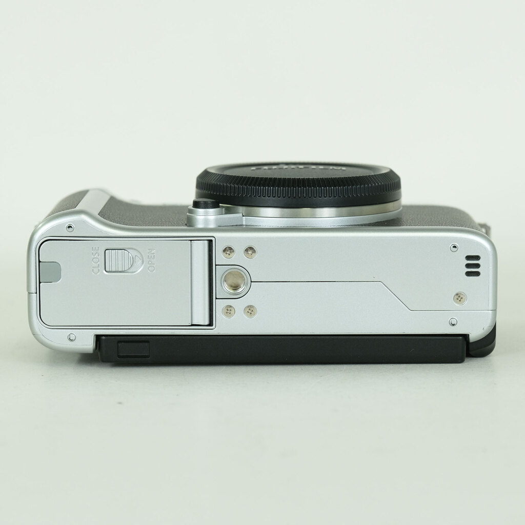 FUJIFILM X-A7 ボディ シルバー