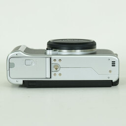 FUJIFILM X-A7 ボディ シルバー