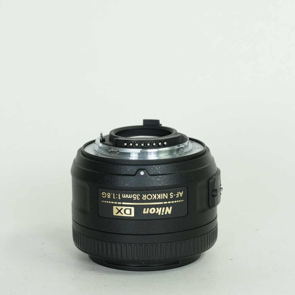 Nikon AF-S DX NIKKOR 35mm f/1.8G Nikon AF-S DX NIKKOR 35mm f/1.8G