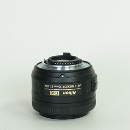 Nikon AF-S DX NIKKOR 35mm f/1.8G Nikon AF-S DX NIKKOR 35mm f/1.8G