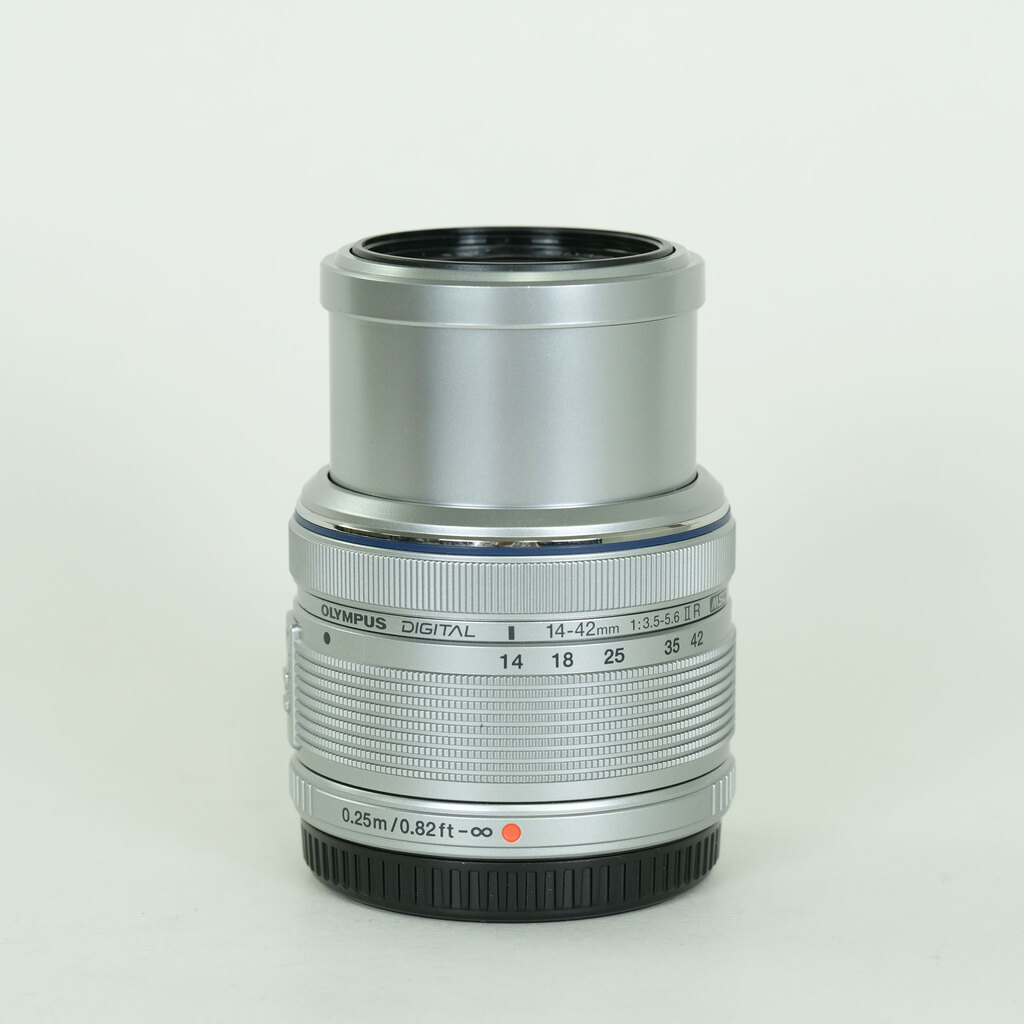 OLYMPUS M.ZUIKO DIGITAL 14-42mm F3.5-5.6IIR シルバー