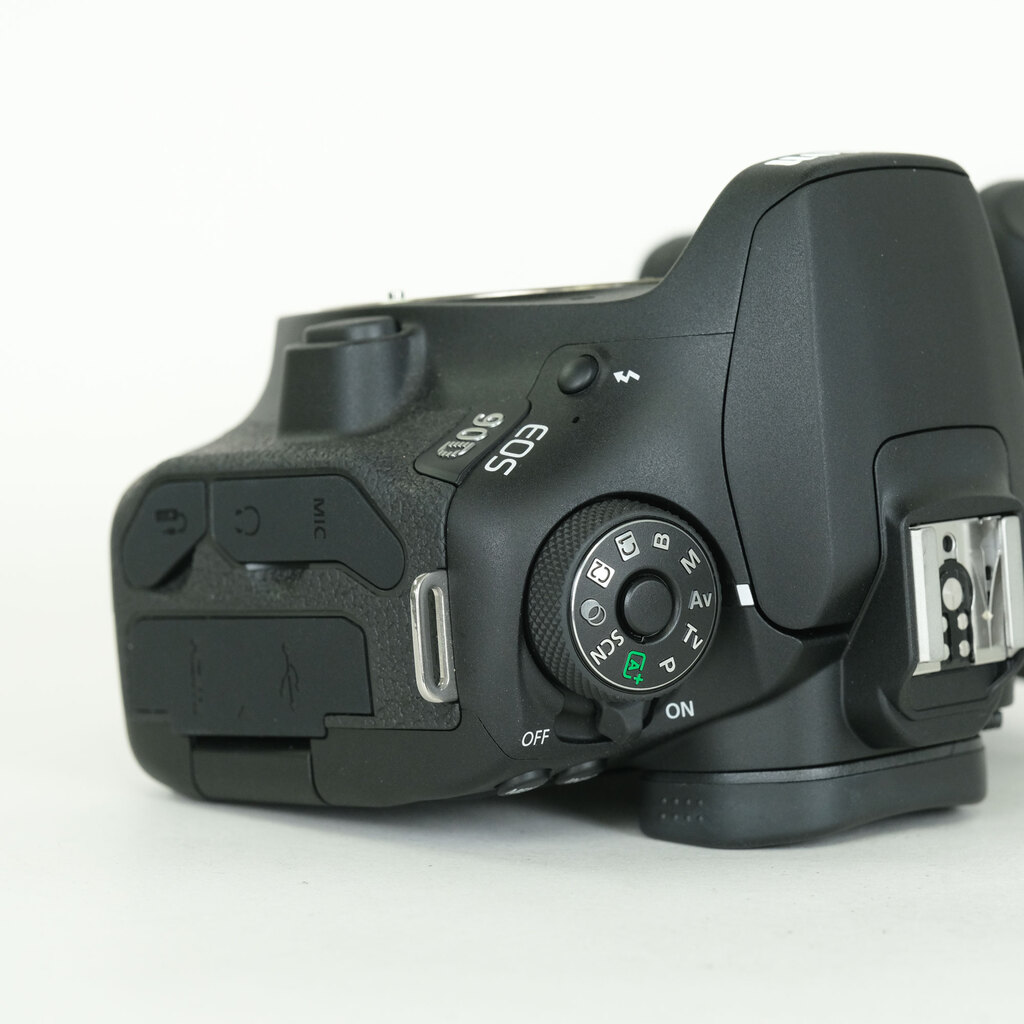 Canon EOS 90D