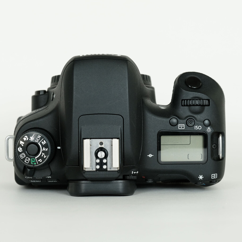 Canon EOS 8000D Canon EOS 8000D