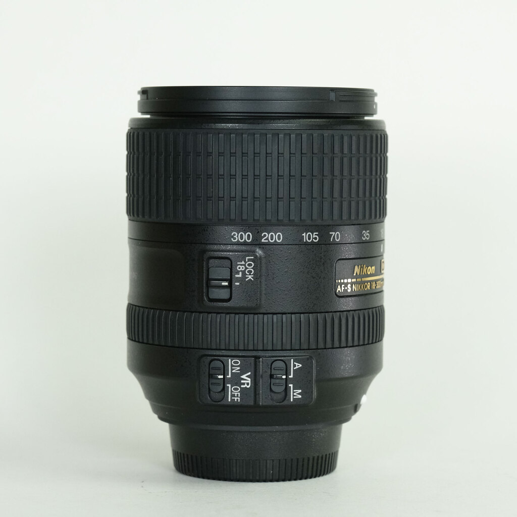 Nikon AF-S DX NIKKOR 18-300mm f/3.5-6.3G ED VR Nikon AF-S DX NIKKOR 18-300mm f/3.5-6.3G ED VR