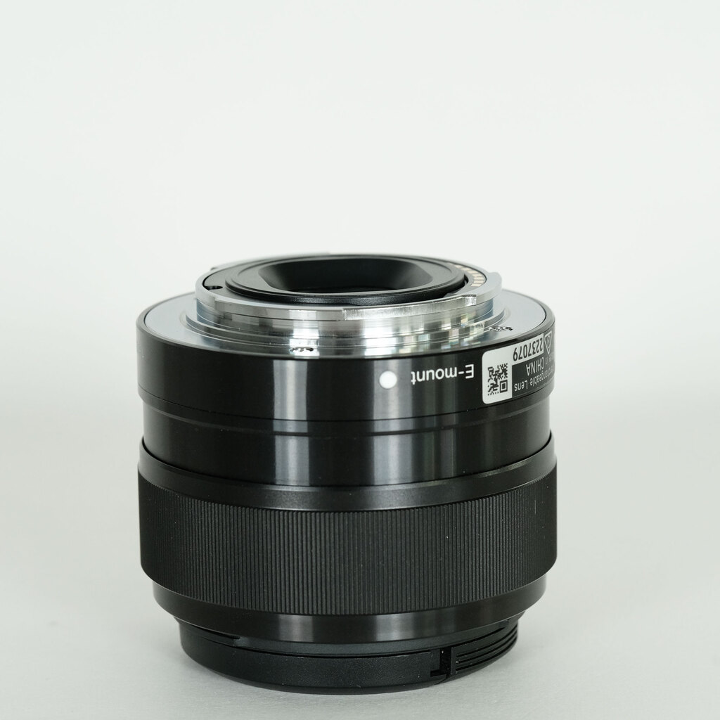 SONY E 35mm F1.8 OSS SEL35F18