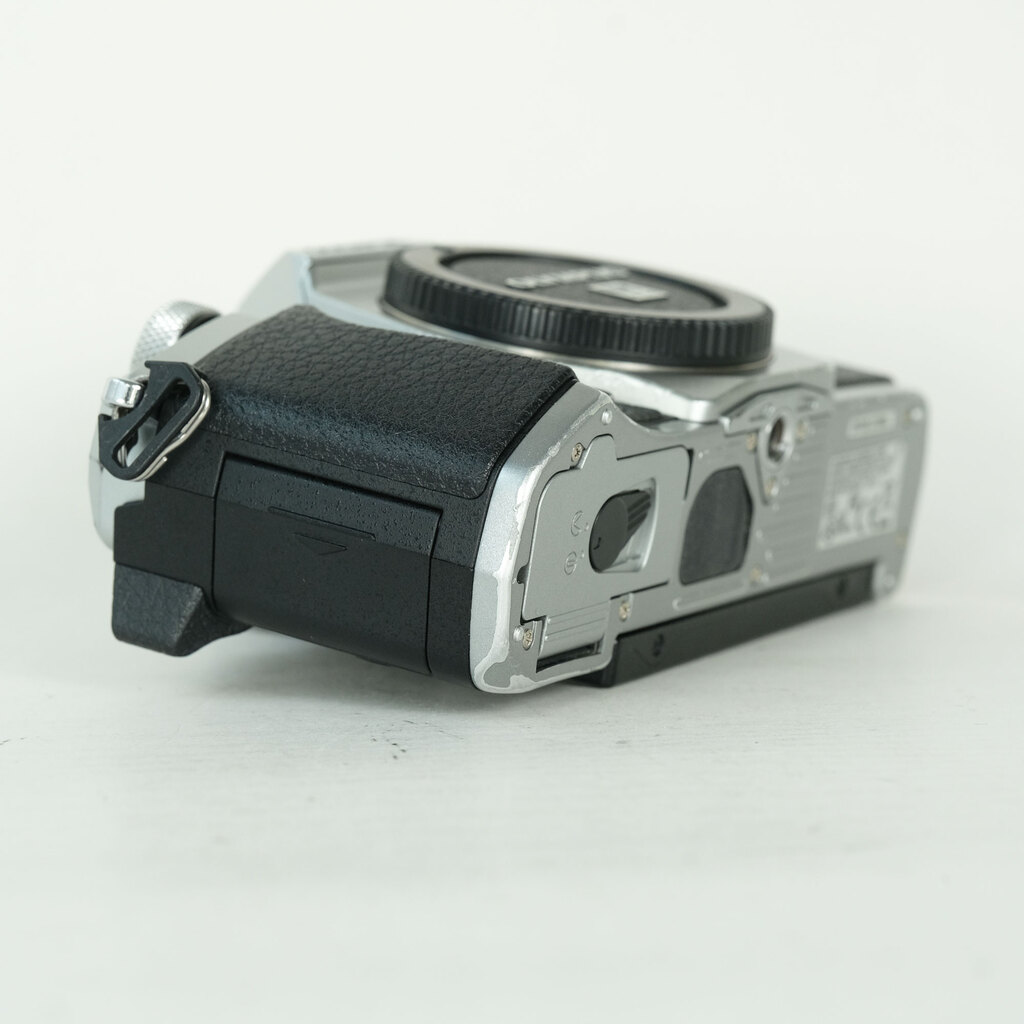 OLYMPUS OM-D E-M5 Mark IIの出品 | ONE SCENE（ワンシーン）