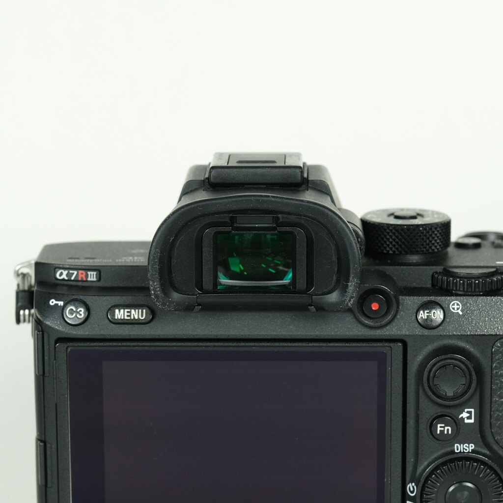 SONY α7R III（ILCE-7RM3）の出品 | ONE SCENE（ワンシーン）