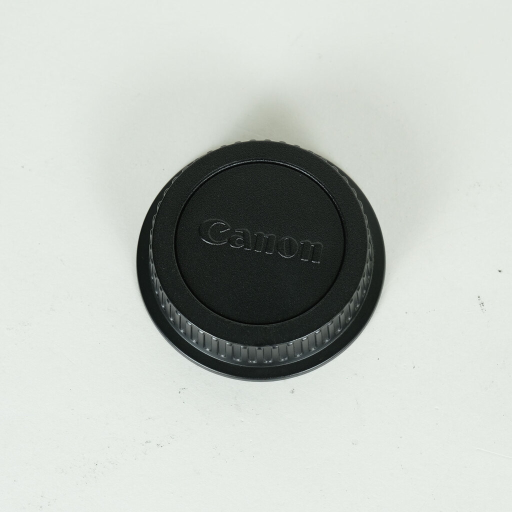 Canon EF-S18-55mm F3.5-5.6 IS STM ホワイト