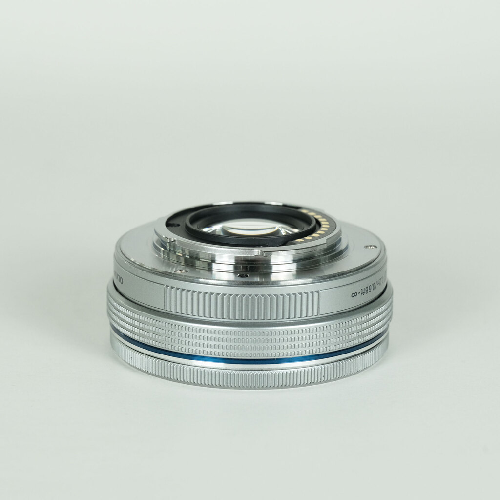 OLYMPUS M.ZUIKO DIGITAL ED 14-42mm F3.5-5.6 EZ シルバーの出品