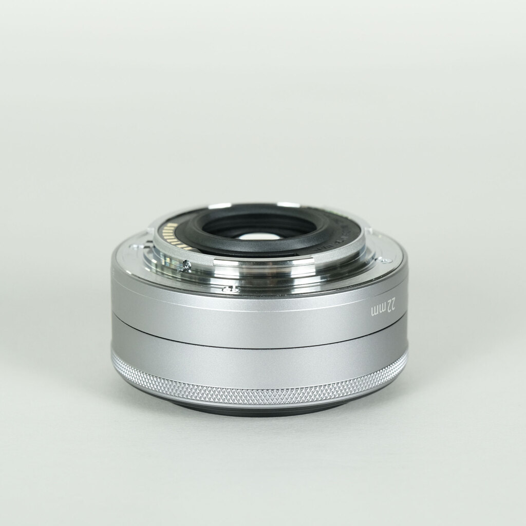 【美品】キヤノン EF-M22mm F2 STM [シルバー] Canon EF-M22mm F2 STMの出品 | ONE SCENE（ワンシーン）