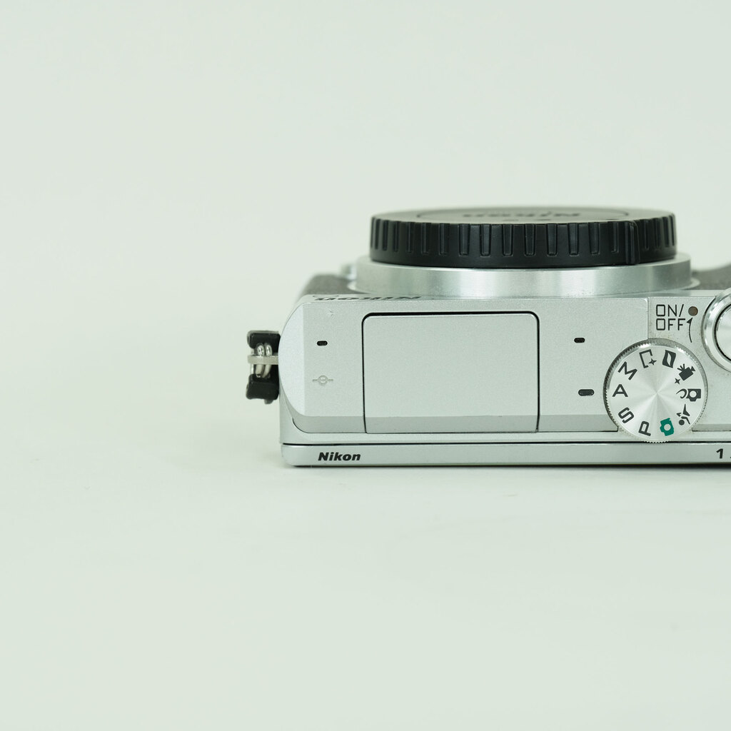 Nikon Nikon1 J5 ボディ シルバー Nikon Nikon1 J5 ボディ シルバー