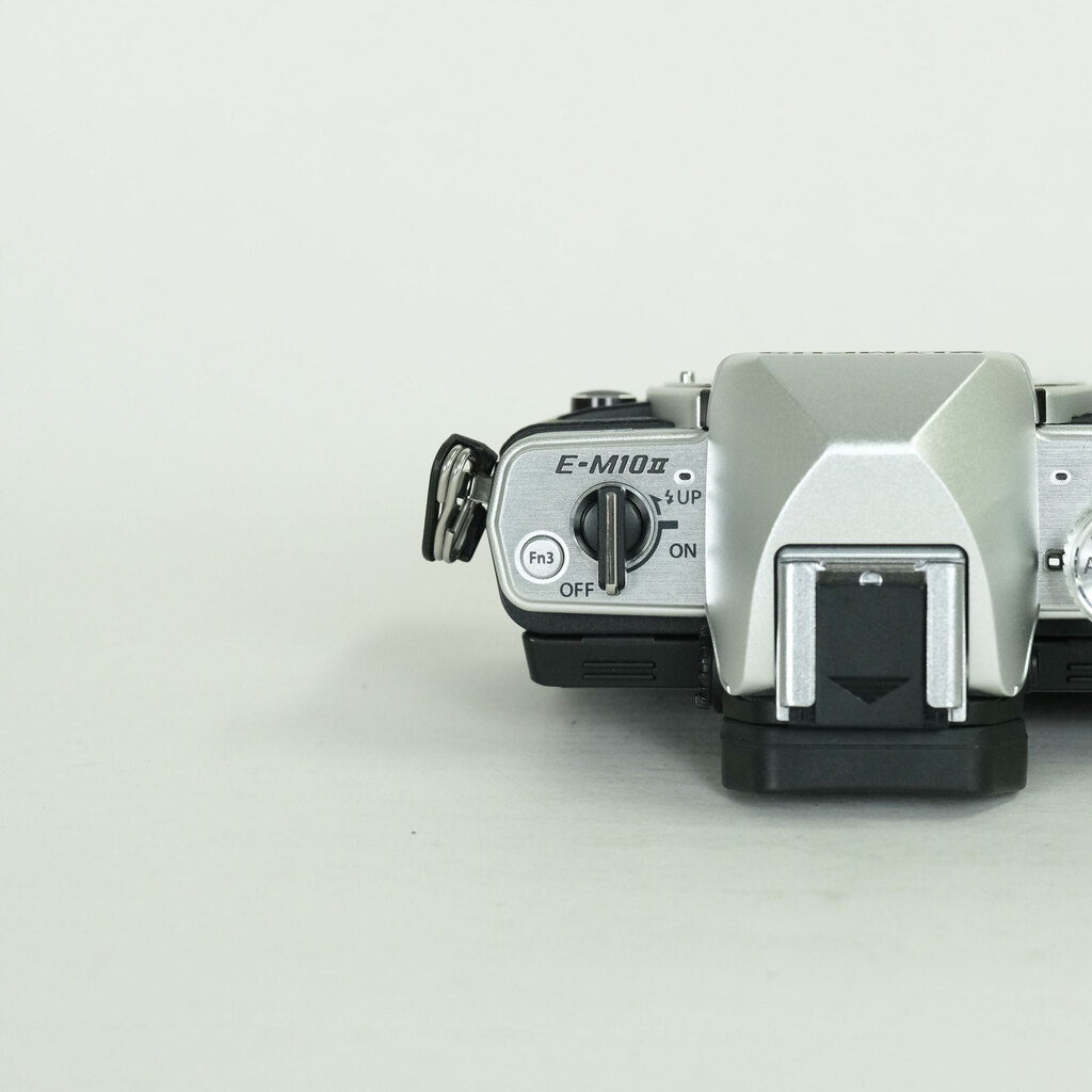 OLYMPUS OM-D E-M10 Mark II