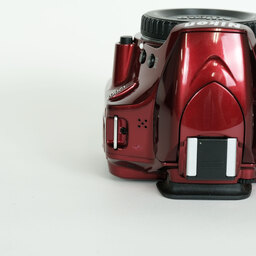 Nikon D3200ボディ レッド