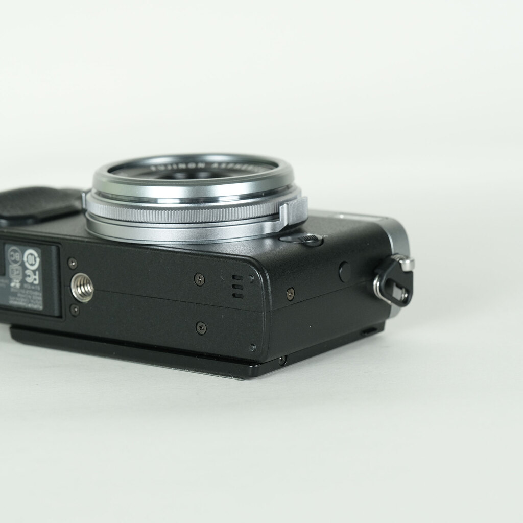 FUJIFILM X70 シルバー FUJIFILM X70 シルバー