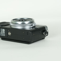 FUJIFILM X70 シルバー FUJIFILM X70 シルバー