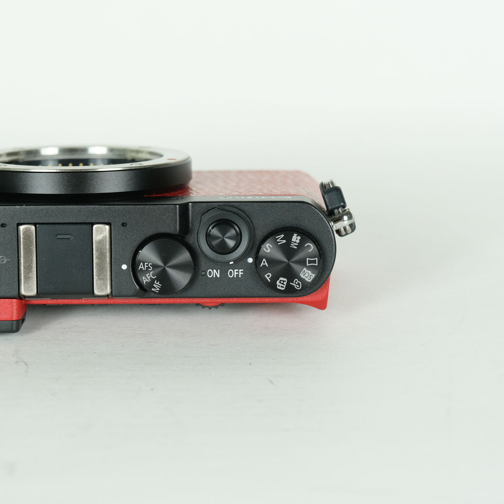 Panasonic LUMIX DMC-GM5ボディ レッドの出品 | ONE SCENE（ワンシーン）