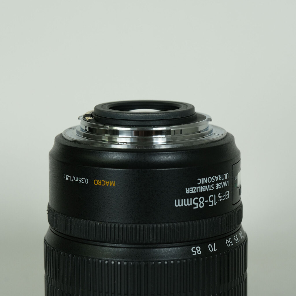Canon EF-S15-85mm F3.5-5.6 IS USM