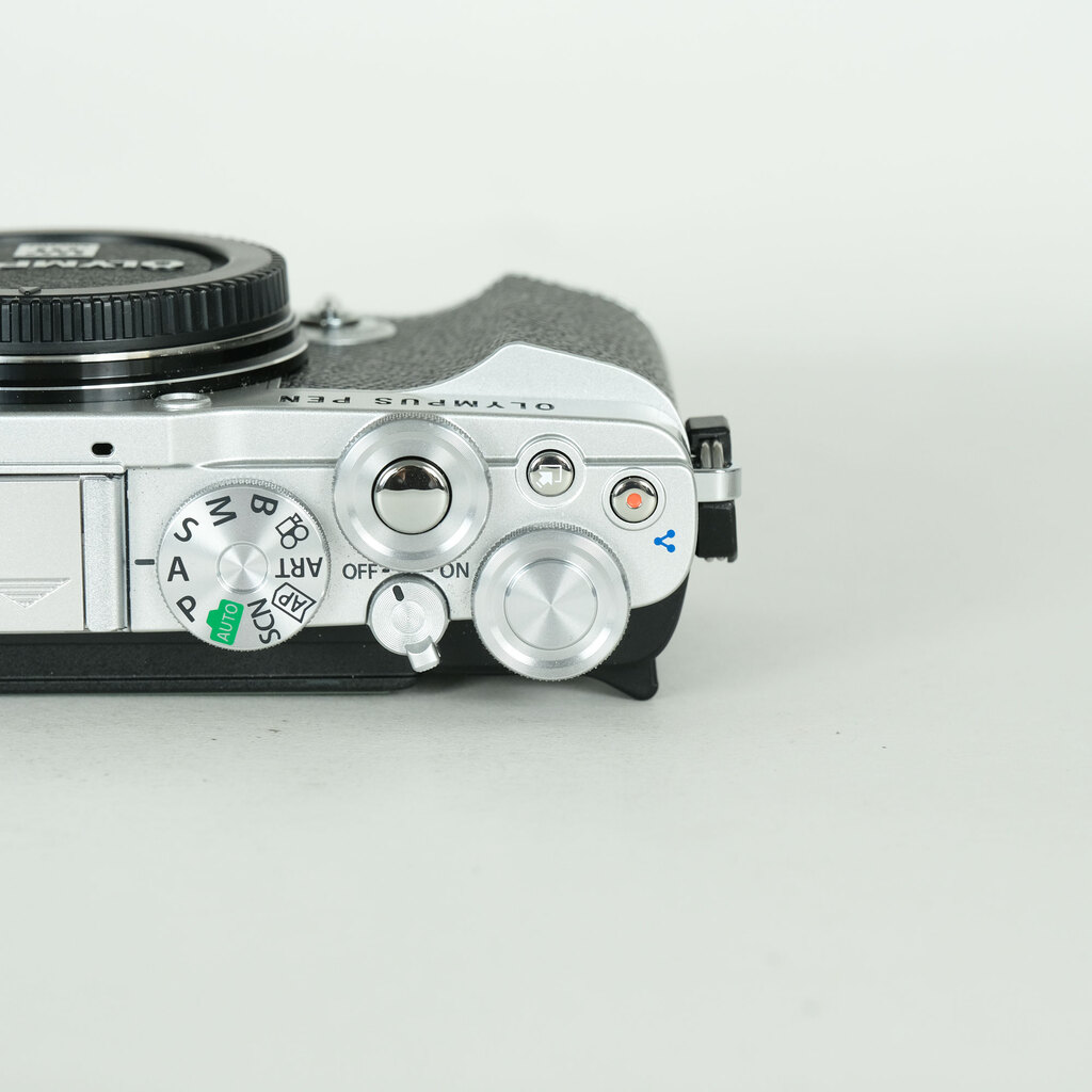 OLYMPUS PEN E-P7