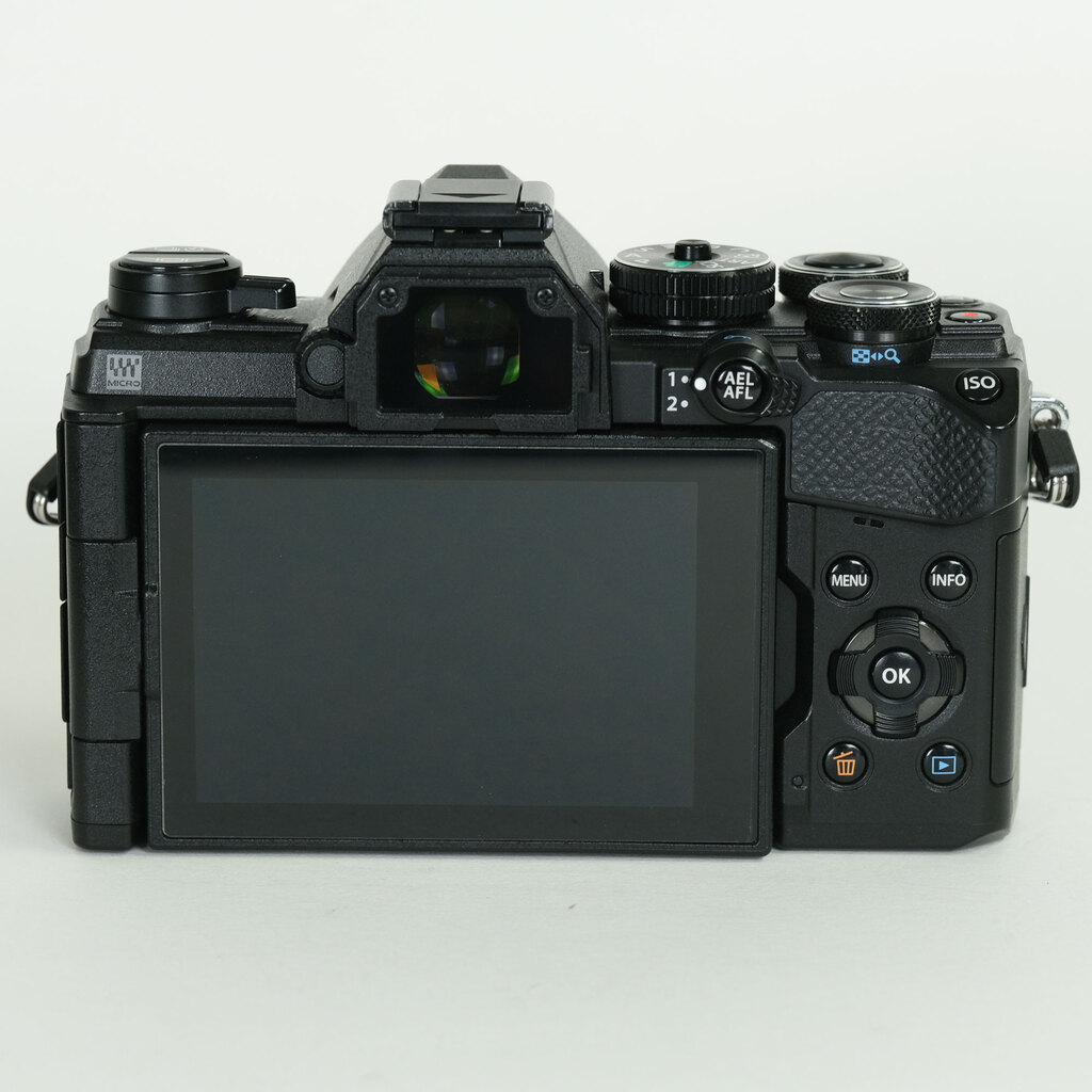 OLYMPUS OM-D E-M5 Mark III