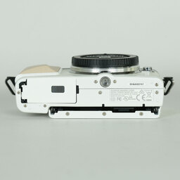 OLYMPUS PEN Lite E-PL7 ボディ ホワイト OLYMPUS PEN Lite E-PL7 ボディ ホワイト