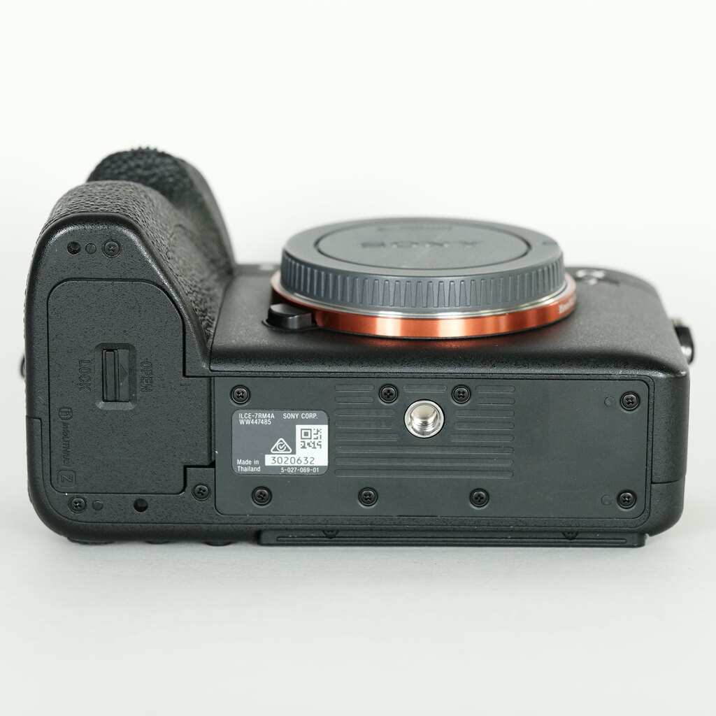 SONY α7RIV ボディ ILCE-7RM4A   【後期モデル 液晶下部にSONYロゴなし】
