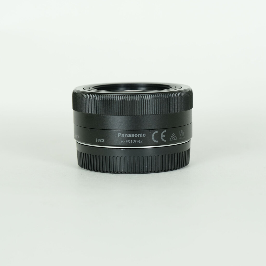 Panasonic LUMIX G VARIO 12-32mm / F3.5-5.6 ASPH. / MEGA O.I.S.