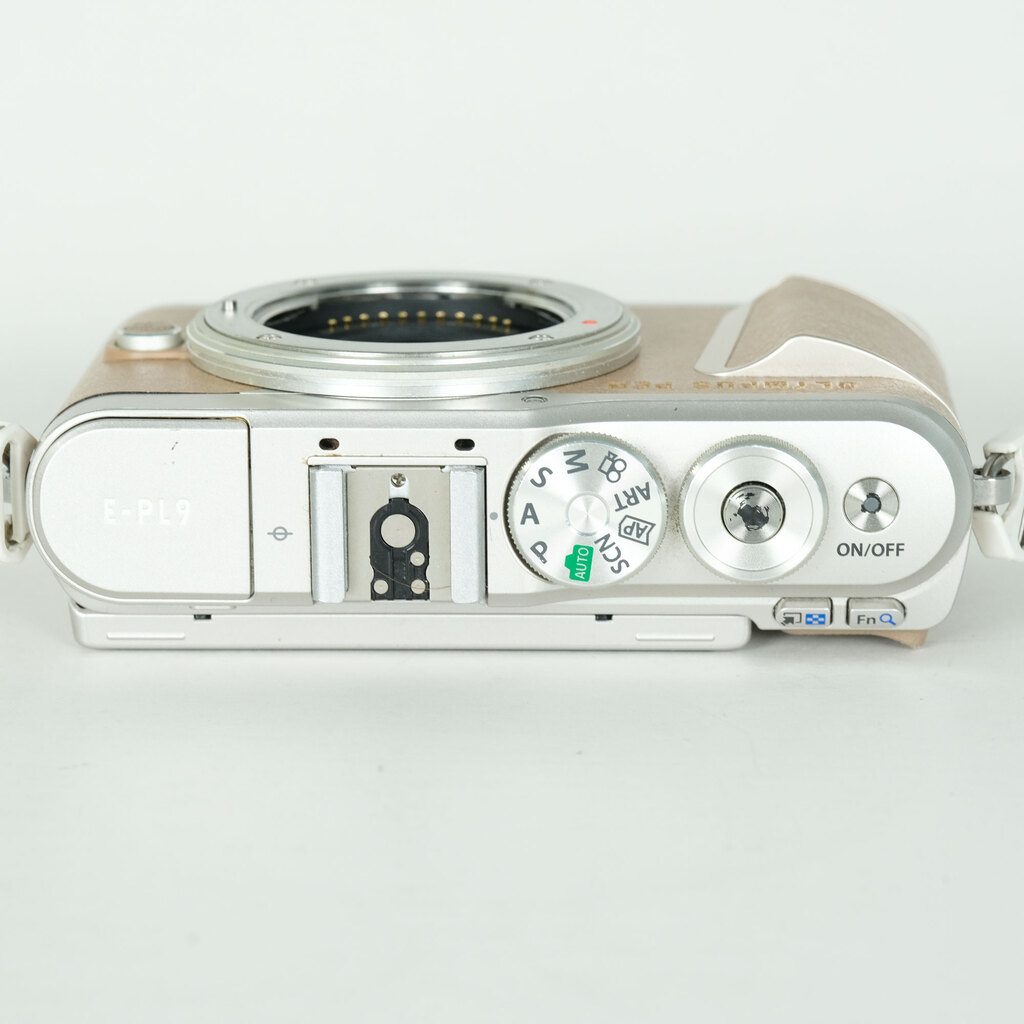 OLYMPUS PEN E-PL9