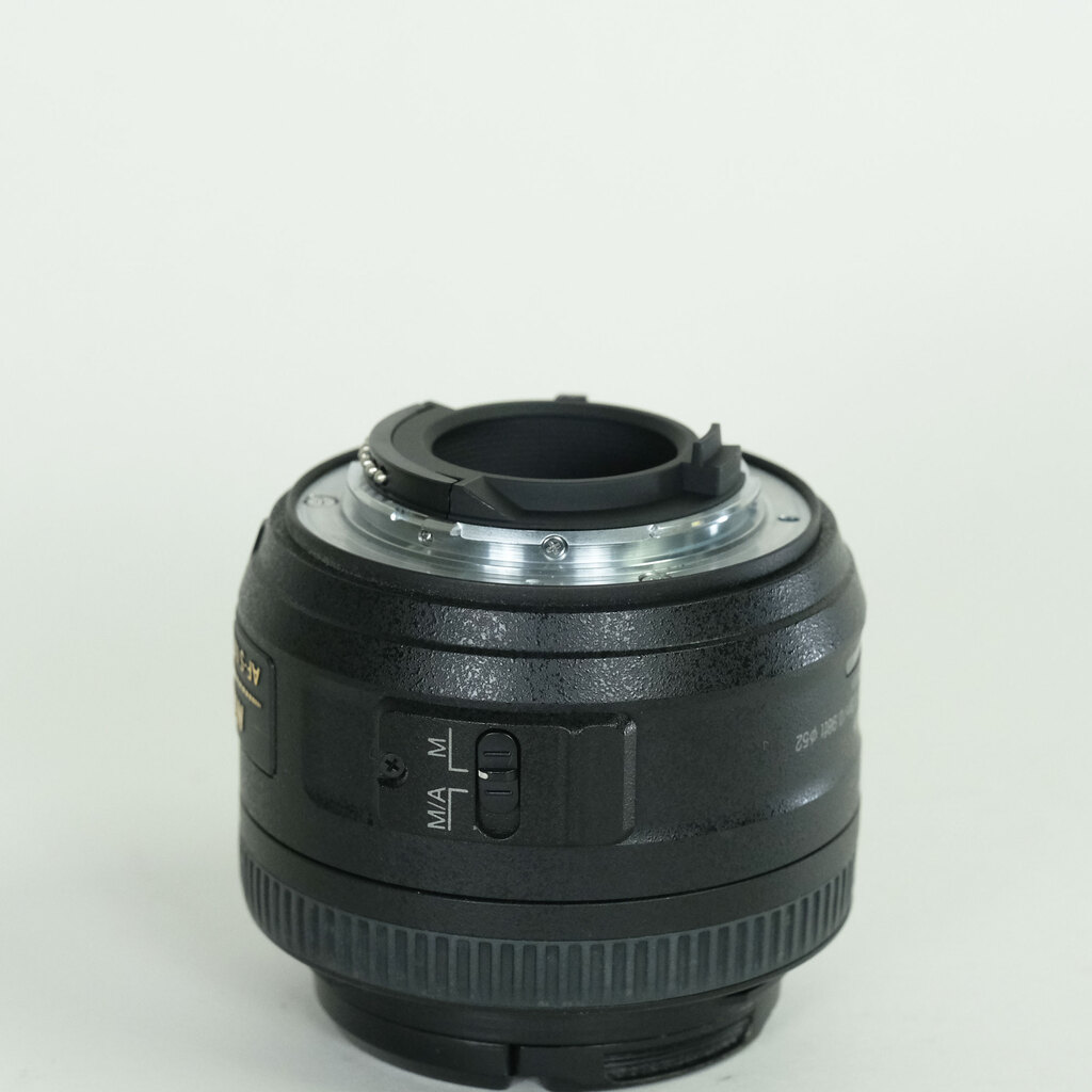 Nikon AF-S DX NIKKOR 35mm f/1.8G Nikon AF-S DX NIKKOR 35mm f/1.8G