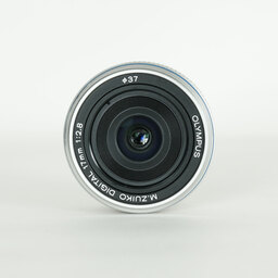 OLYMPUS M.ZUIKO DIGITAL 17mm F2.8 シルバー