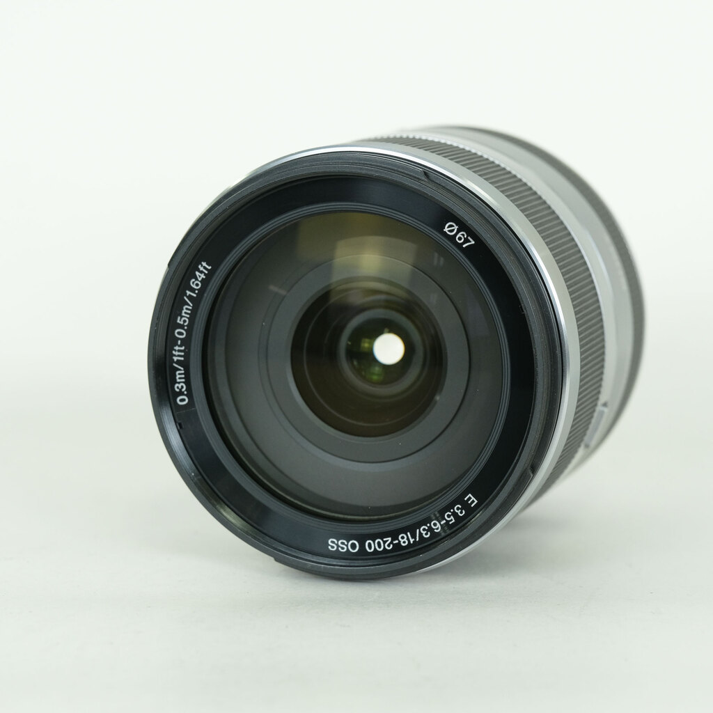 SONY E18-200mm F3.5-6.3 OSS SEL18200