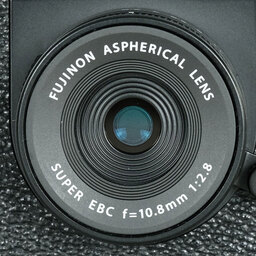 FUJIFILM X half X-HF1