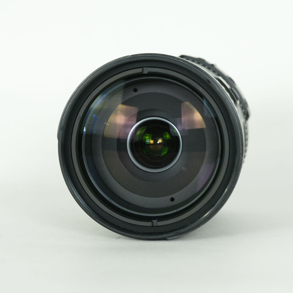 Nikon AF-S DX NIKKOR 18-200mm F3.5-5.6G ED VR II Nikon AF-S DX NIKKOR 18-200mm F3.5-5.6G ED VR II